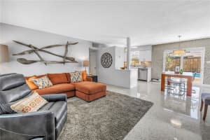 6904 GRANDE VISTA WAY, ST PETERSBURG, FL 33707 - MLS#MFRTB8437409