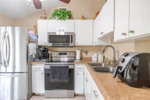 10118 HUNTERS POINT COURT, TAMPA, FL 33615 - MLS#MFRTB8437509