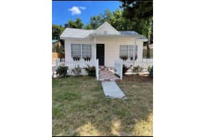 108 E 130th Ave, TAMPA