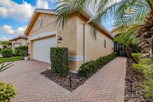 15716 AURORA LAKE CIRCLE, WIMAUMA, FL 33598 - MLS#MFRTB8437774