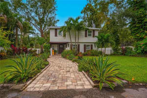 8020 Sharon Dr, TAMPA