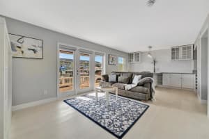 4827 COQUINA KEY DRIVE, ST PETERSBURG, FL 33705 - MLS#MFRTB8438118