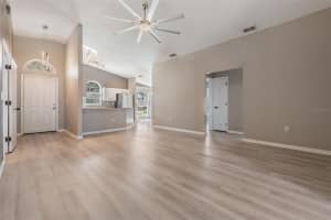 118 WINSTON MANOR CIRCLE, SEFFNER, FL 33584 - MLS#MFRTB8438272