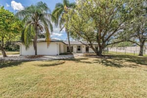 1770 Braxton Bragg Ln, CLEARWATER