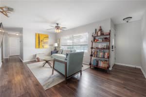 2523 LAKE ELLEN CIRCLE, TAMPA, FL 33618 - MLS#MFRTB8438638