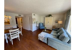 13612 VILLAGE DRIVE, TAMPA, FL 33618 - MLS#MFRTB8438993