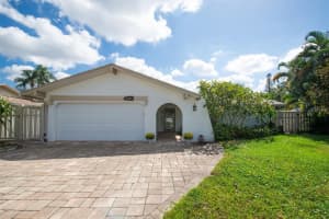 5785 BAY PINES LAKES BOULEVARD, SEMINOLE, FL 33708 - MLS#MFRTB8439248