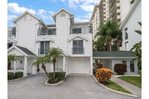 320 ISLAND WAY, CLEARWATER BEACH, FL 33767 - MLS#MFRTB8439335