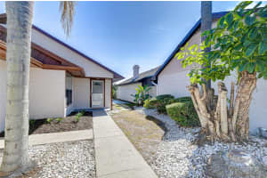 10825 VENICE CIRCLE, TAMPA, FL 33635 - MLS#MFRTB8439570