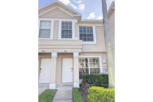 555 Kensington Lake Cir, BRANDON