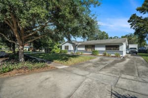 10910 CARROLLWOOD DRIVE, TAMPA, FL 33618 - MLS#MFRTB8439605