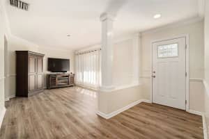10910 CARROLLWOOD DRIVE, TAMPA, FL 33618 - MLS#MFRTB8439605