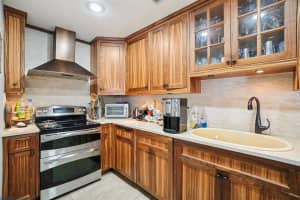 162 LINCOLN CIRCLE, ST PETERSBURG, FL 33703 - MLS#MFRTB8439643