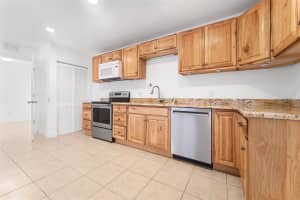 10701 VILLAGE GREEN AVENUE, SEMINOLE, FL 33772 - MLS#MFRTB8439861