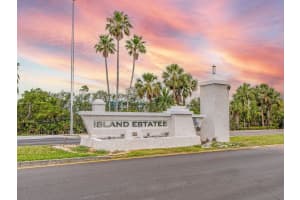 105 ISLAND WAY, CLEARWATER BEACH, FL 33767 - MLS#MFRTB8439945