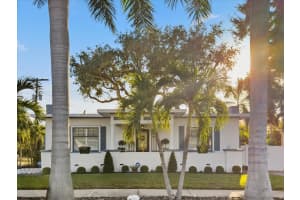 2402 RIDGEWOOD AVENUE, TAMPA, FL 33602 - MLS#MFRTB8440288