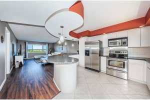 4725 COVE CIRCLE, ST PETERSBURG, FL 33708 - MLS#MFRTB8440398