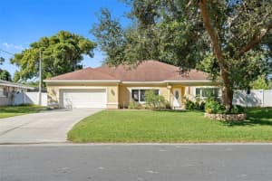 490 Woodland Dr, LARGO