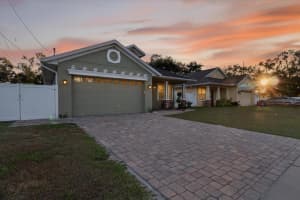 812 W COUNTRY CLUB DR, TAMPA, FL 33612 - MLS#MFRTB8441025