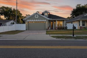 812 W COUNTRY CLUB DR, TAMPA, FL 33612 - MLS#MFRTB8441025