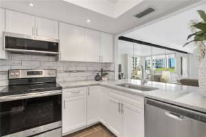 6295 BAHIA DEL MAR CIRCLE, ST PETERSBURG, FL 33715 - MLS#MFRTB8441137