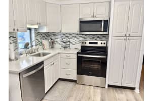 7186 MOUNT ARLINGTON DRIVE, ST PETERSBURG, FL 33702 - MLS#MFRTB8441854