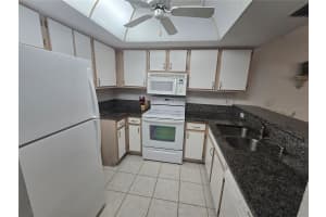 320 ISLAND WAY, CLEARWATER BEACH, FL 33767 - MLS#MFRTB8441932