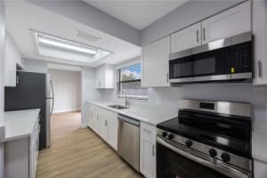 200 WESTWOOD TER N, ST PETERSBURG, FL 33710 - MLS#MFRTB8441973