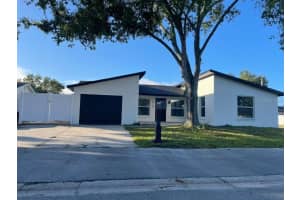 10106 ROYAL ACRES COURT, TAMPA, FL 33615 - MLS#MFRTB8441997