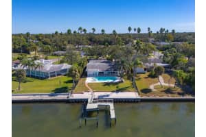 1614 Santa Barbara Dr, DUNEDIN