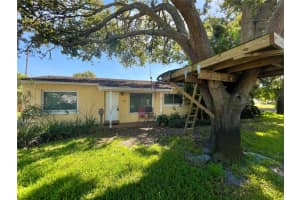 601 56th St N, ST PETERSBURG