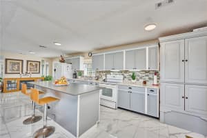 2471 PARK AVENUE, INDIAN LAKE ESTATES, FL 33855 - MLS#MFRTB8442939