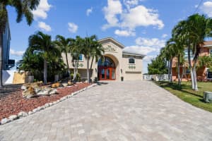 582 JOHNS PASS AVENUE, MADEIRA BEACH, FL 33708 - MLS#MFRTB8443266