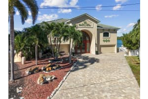 582 JOHNS PASS AVENUE, MADEIRA BEACH, FL 33708 - MLS#MFRTB8443266
