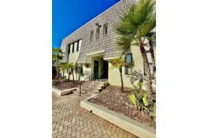 704 LYNDHURST STREET, DUNEDIN, FL 34698 - MLS#MFRTB8443526