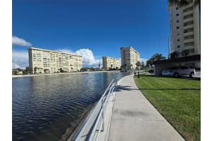 4775 COVE CIRCLE, ST PETERSBURG, FL 33708 - MLS#MFRTB8444317