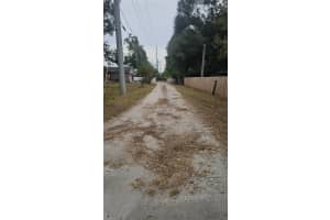 9860 SKEWLEE ROAD, THONOTOSASSA, FL 33592 Sold 11/19/25