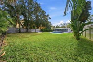 7033 Hibiscus Ave S South Pasadena, FL 33707 - Off Market
