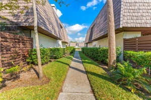 15233 POND WOODS DRIVE, TAMPA, FL 33618 - MLS#MFRTB8446986