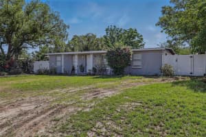 1211 E CAMELLIA DR. DR, BRANDON, FL 33510 - MLS#MFRTB8448335