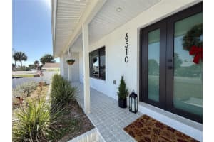 6510 Abaco Dr Apollo Beach, FL 33572 - Off Market