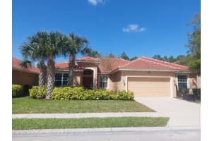 4067 Oaktree Dr, DAVENPORT