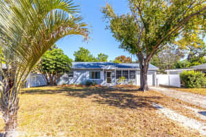 1725 BRADSHAW LANE, ST PETERSBURG, FL 33710 - MLS#MFRTB8448917