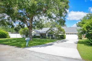 2201 HOWARD LANE, TAMPA, FL 33612 - MLS#MFRTB8449181