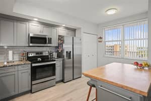 6495 SHORELINE DRIVE, ST PETERSBURG, FL 33708 - MLS#MFRTB8449511