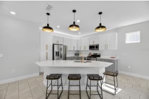 324 BLACKROCK LANE, APOLLO BEACH, FL 33572 Sold 01/11/26