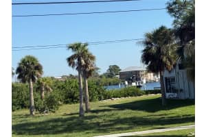 653 BAYSHORE DRIVE, TARPON SPRINGS, FL 34689 - MLS#MFRTB8450233
