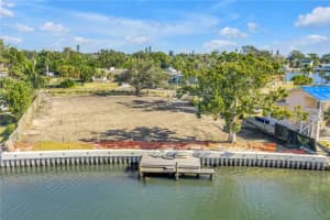 4811 PARADISE WAY, ST PETERSBURG, FL 33705 - MLS#MFRTB8450933