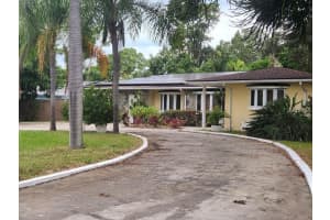 3515 Country Club Way S St Petersburg, FL 33712 - Off Market