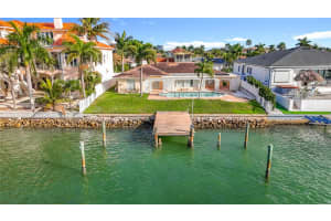 1135 81 STREET, ST PETERSBURG, FL 33707 - MLS#MFRTB8451865